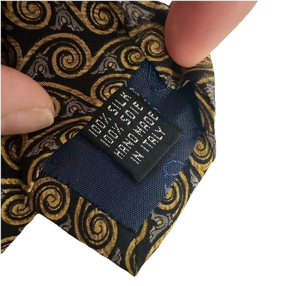 Valentino Cravatte Collection Yellow Black‎ Geometric 100% Silk Neck Tie Italy